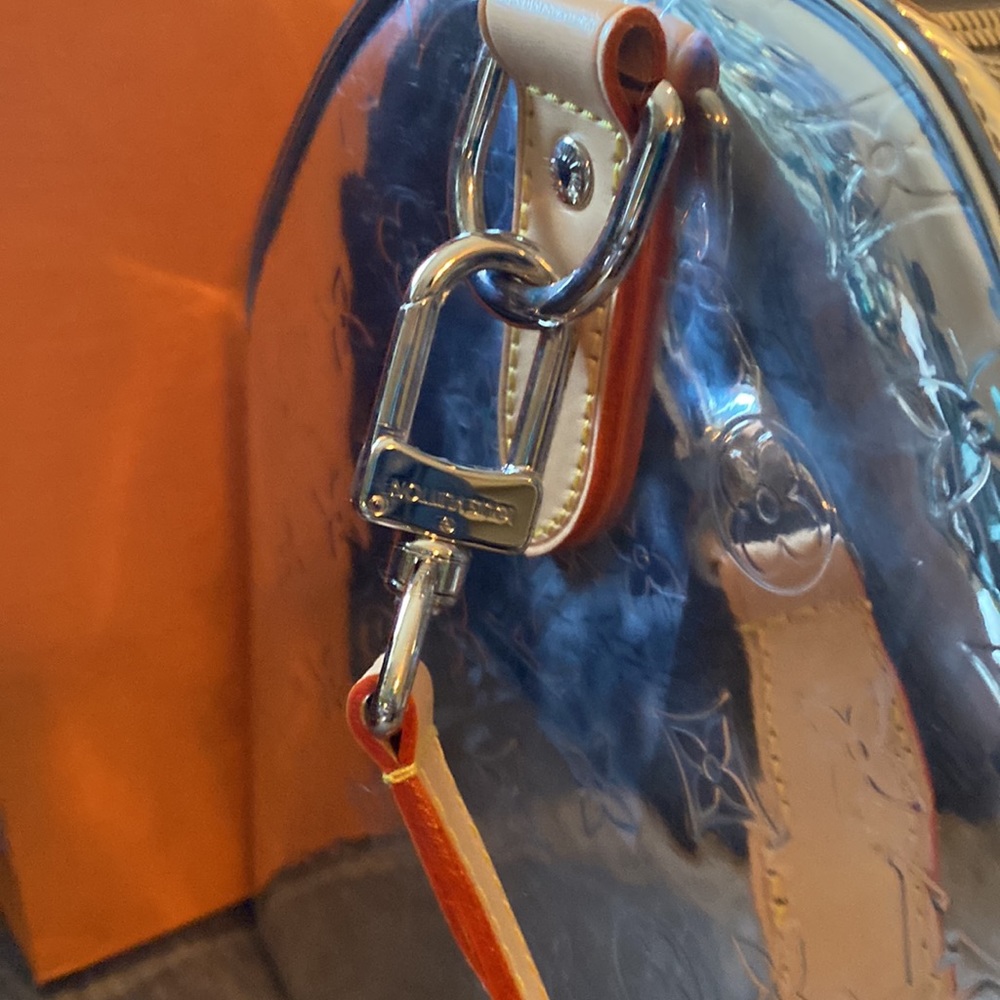LOUIS VUITTON Metallic MIRROR KEEPALL BANDOULIÈRE 50 - Picture 3 of 15